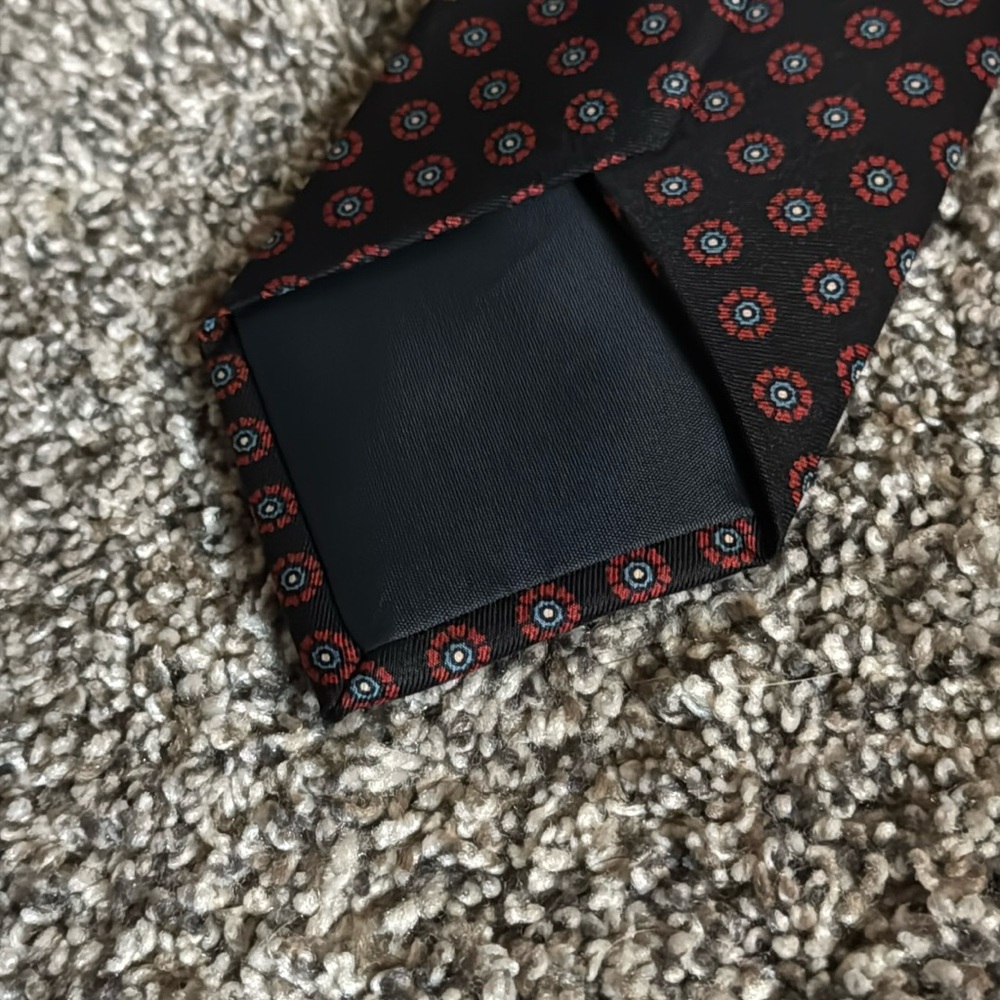 Nottingham Red/Blue/Black Dot Pattern Men’s Neck Tie 100% Silk - Picture 3 of 4